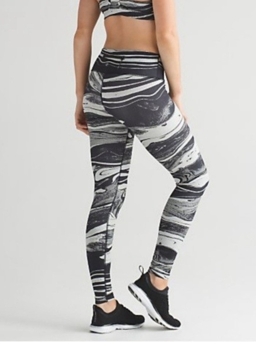 Lululemon Athletica Speed Wunder Tight Size 6